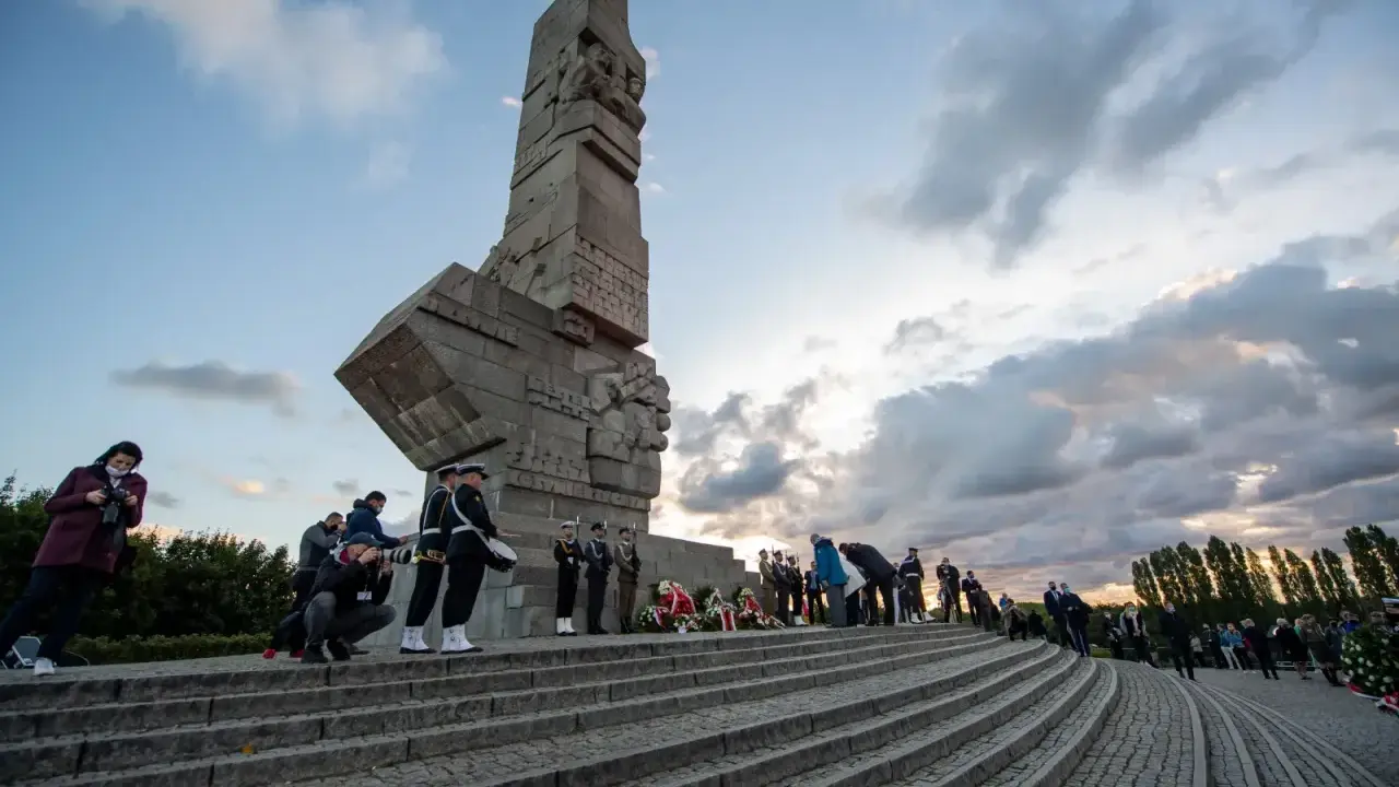 Uroczystość przy Pomniku Obrońców Wybrzeża. Gdzie jest Westerplatte? Tu, gdzie historia Polski trwa.