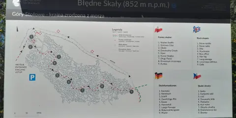 Mapa turystyczna Błędne Skały w Górach Stołowych z zaznaczoną trasą i formami skalnymi.