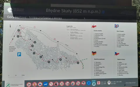 Mapa turystyczna Błędne Skały w Górach Stołowych z zaznaczoną trasą i formami skalnymi.