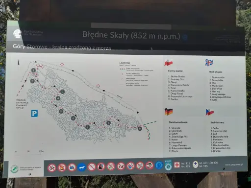 Mapa turystyczna Błędne Skały w Górach Stołowych z zaznaczoną trasą i formami skalnymi.