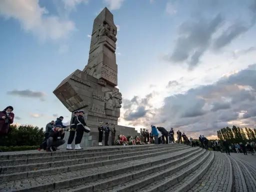 Uroczystość przy Pomniku Obrońców Wybrzeża. Gdzie jest Westerplatte? Tu, gdzie historia Polski trwa.
