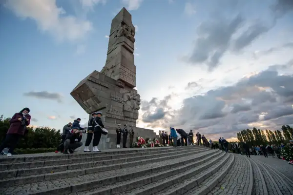 Uroczystość przy Pomniku Obrońców Wybrzeża. Gdzie jest Westerplatte? Tu, gdzie historia Polski trwa.
